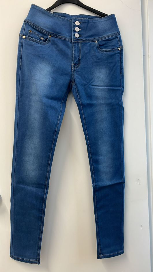 Tight Fitted BBL Jeans
,Blue Denim Washed High Waisted Skinny Jeans.