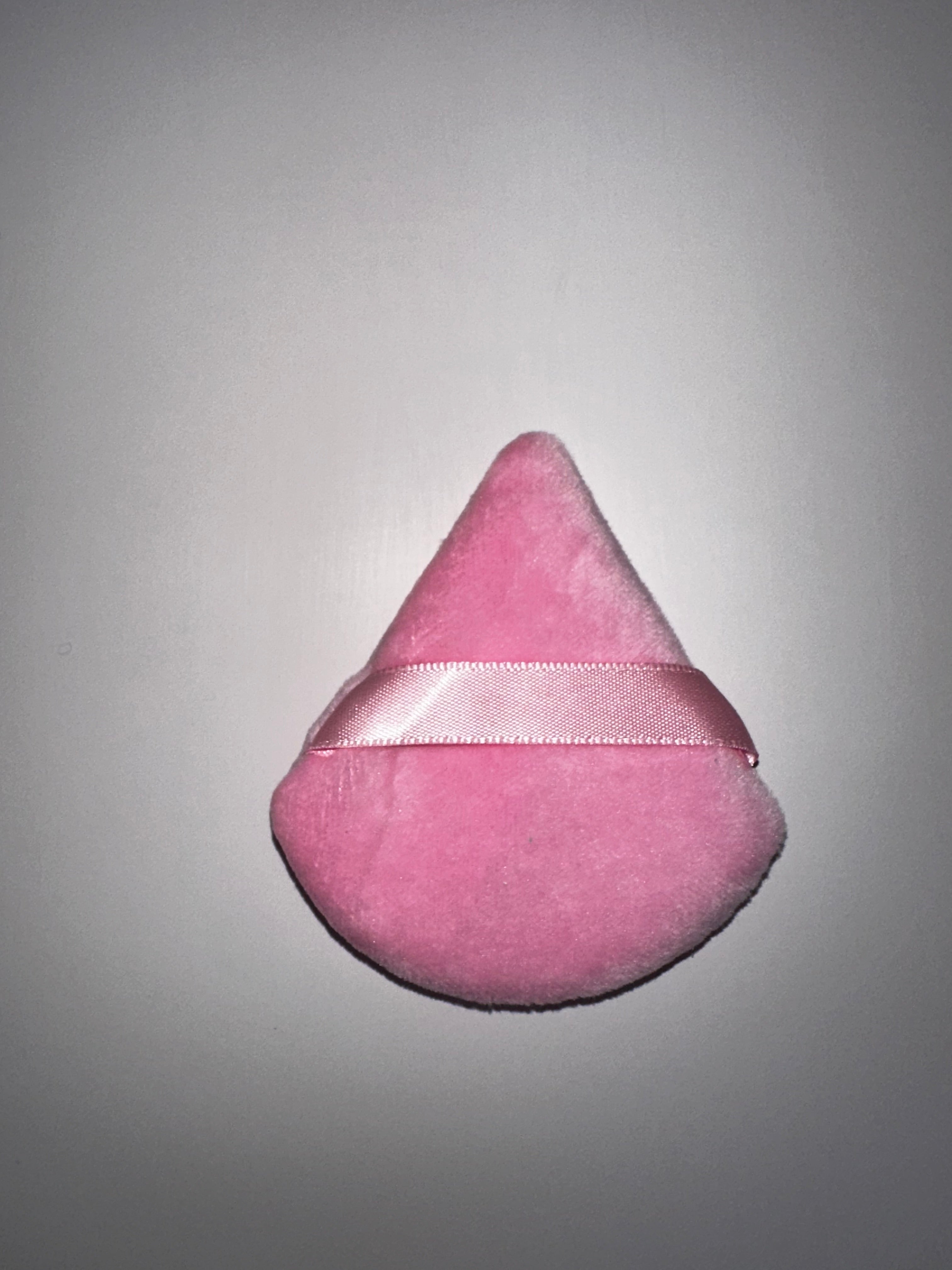 Powder triangle puff