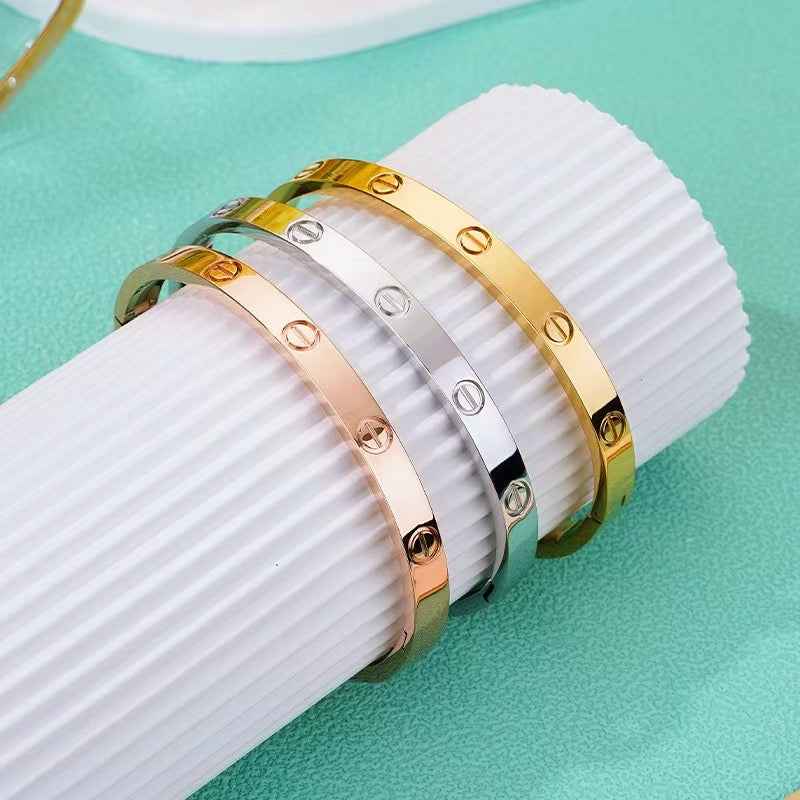 (Copy) Pvd Coated Real Gold Plated 18K Gold Flower Titanium Steel Elegant Waterproof Non Tarnish
Titanium Steel Bangle