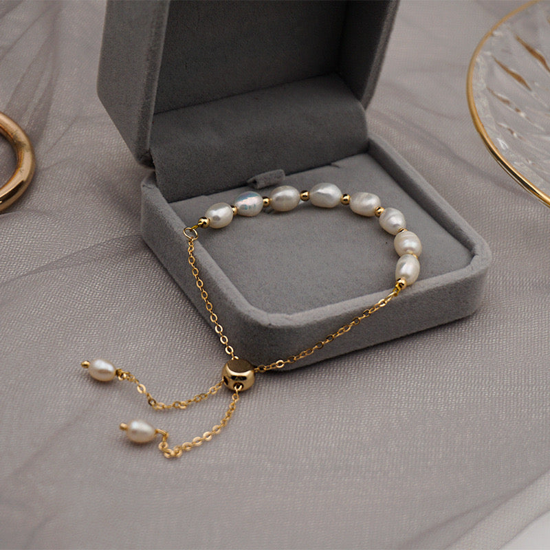 Fashion Round Pearl Titanium Steel Bracelet.Pre-Order