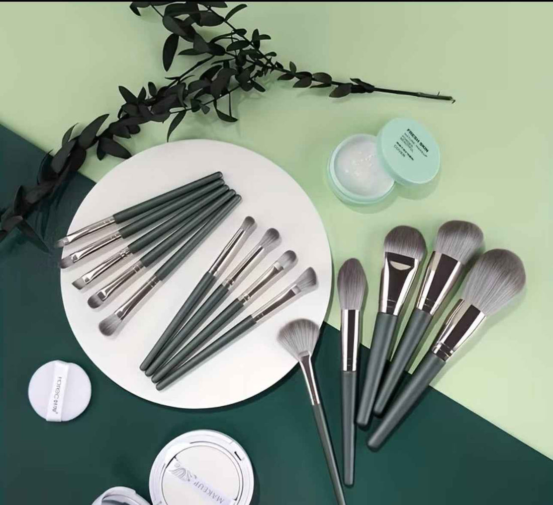 Khaki makeup brush set