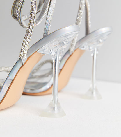 Diamond knot bow metallic heels in gold.