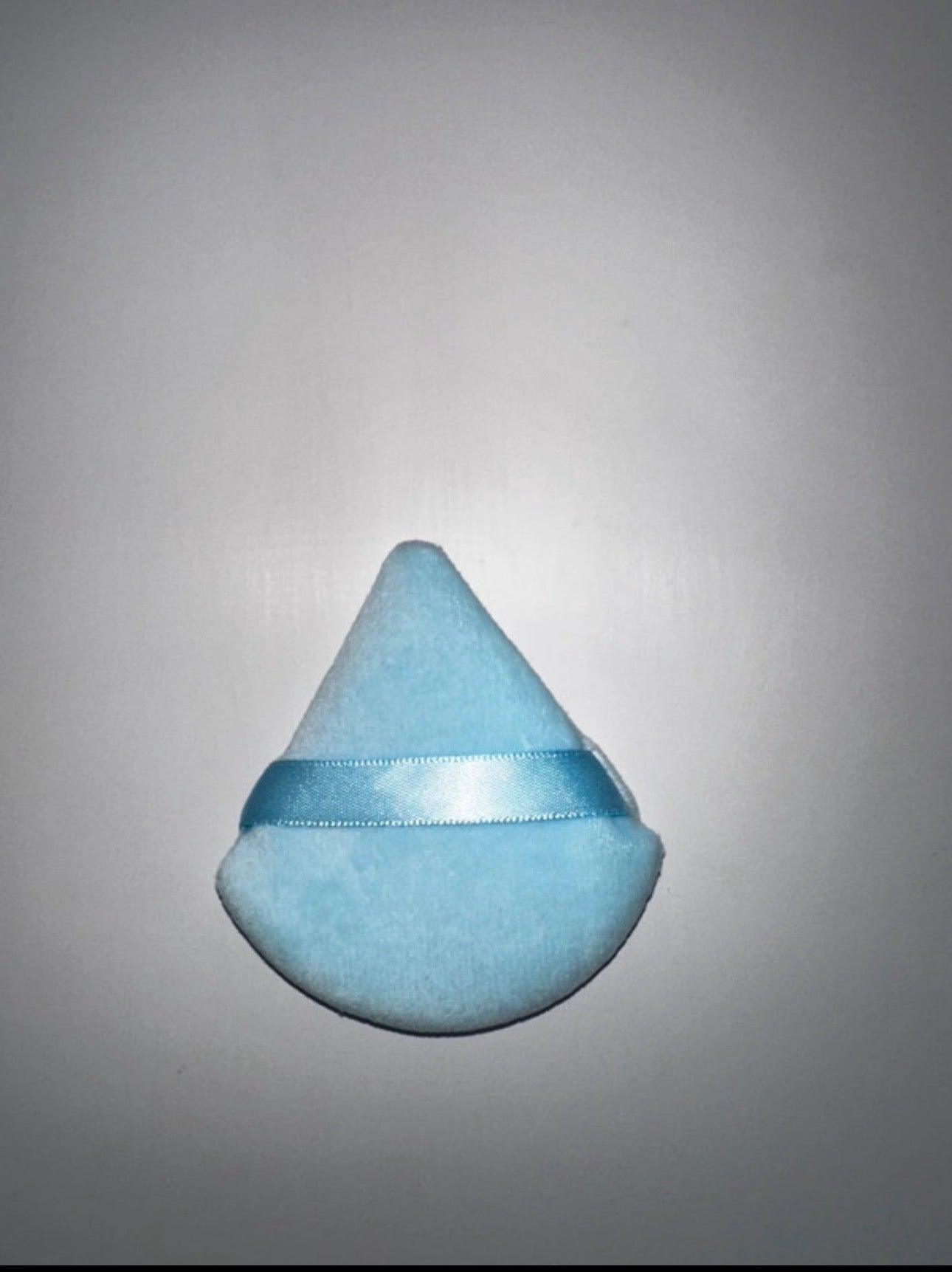 Triangular powder puffs
