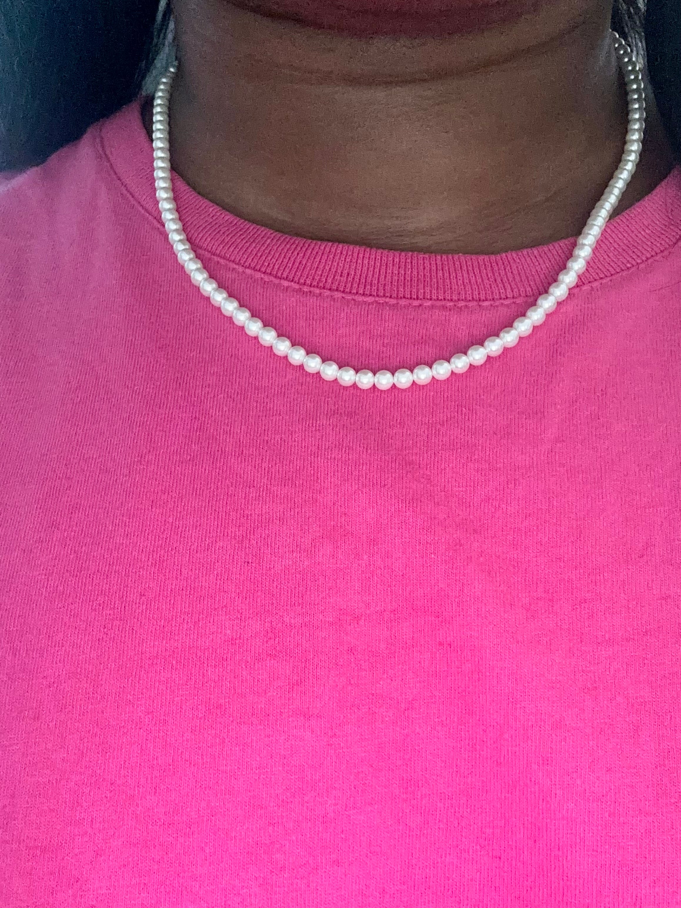 Pearl necklace with magnet hook.