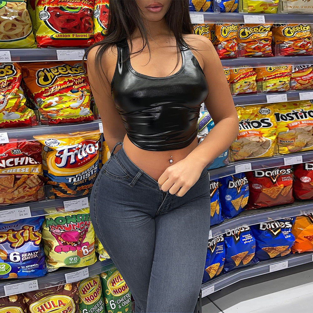 Women’s full length jeans with pockets, in grey.