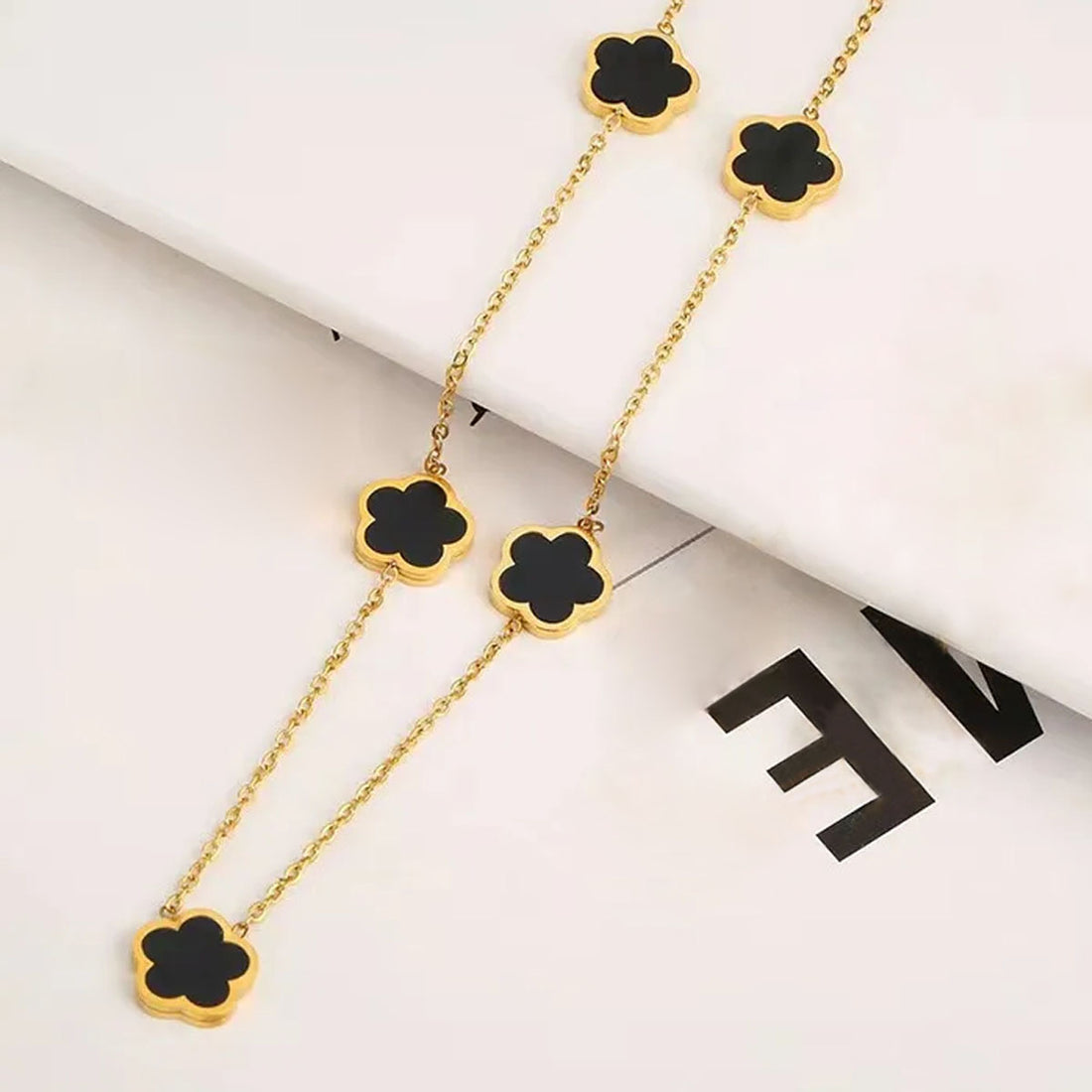 Parthenocissus Grass Stainless Steel Shell 18K Gold Plated NECKLACE Pvd Coated O-Shaped Chain Jewelry Set In Black