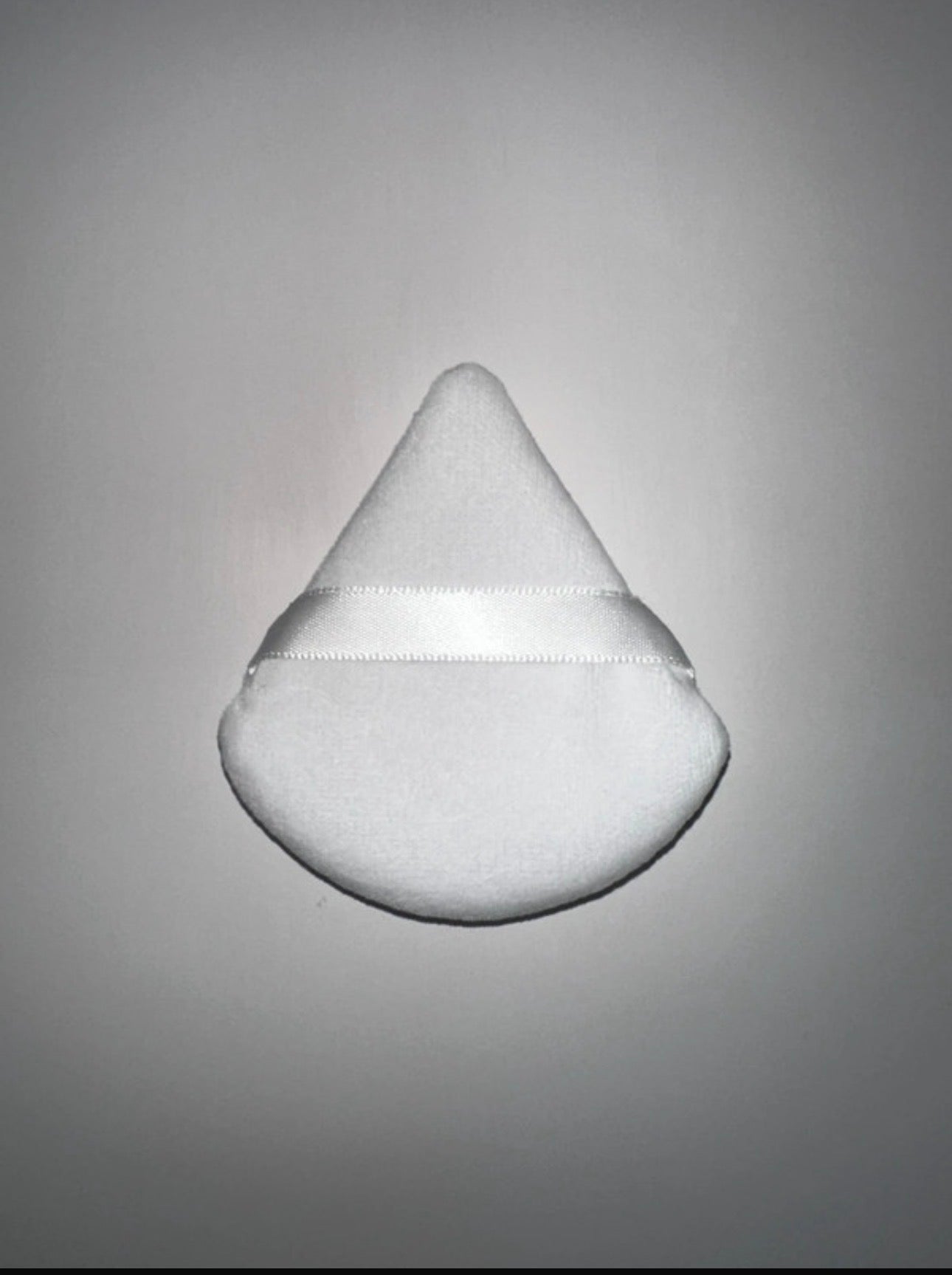 Triangular powder puffs