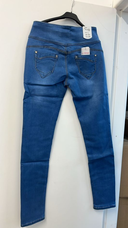 Tight Fitted BBL Jeans 
,Blue Denim Washed High Waisted Skinny Jeans.