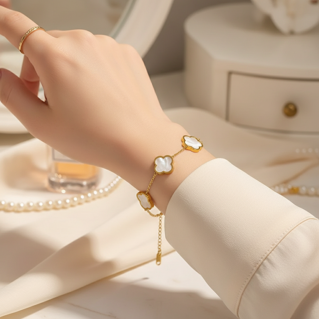 Parthenocissus Grass Stainless Steel Shell 18K Gold Plated Pvd Coated O-Shaped Bracelet Jewellery In Black