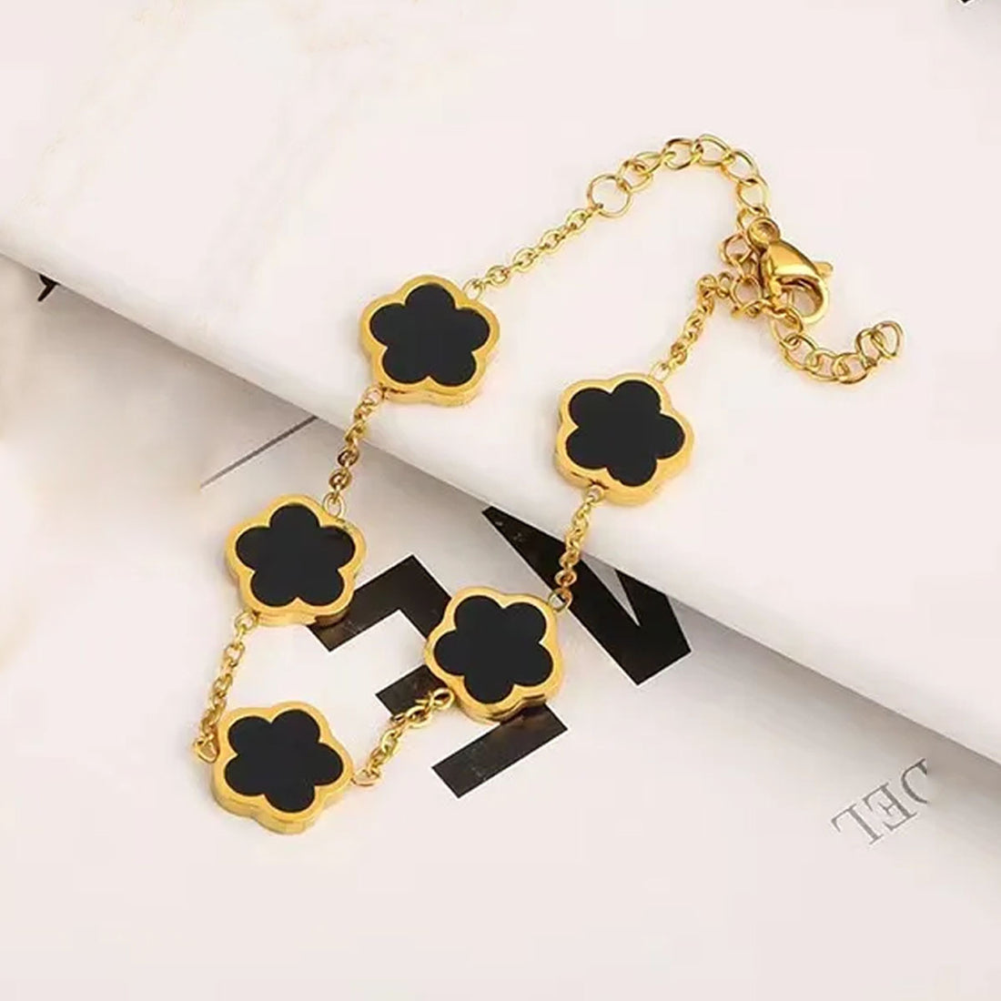Parthenocissus
Grass Stainless Steel Shell 18K Gold Plated Pvd Coated O-Shaped Bracelet Jewellery In Black
