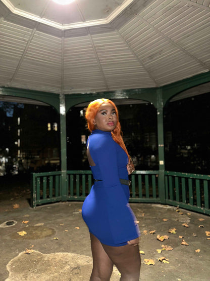 LMini red dress with slits on sleeves, with gold belt.