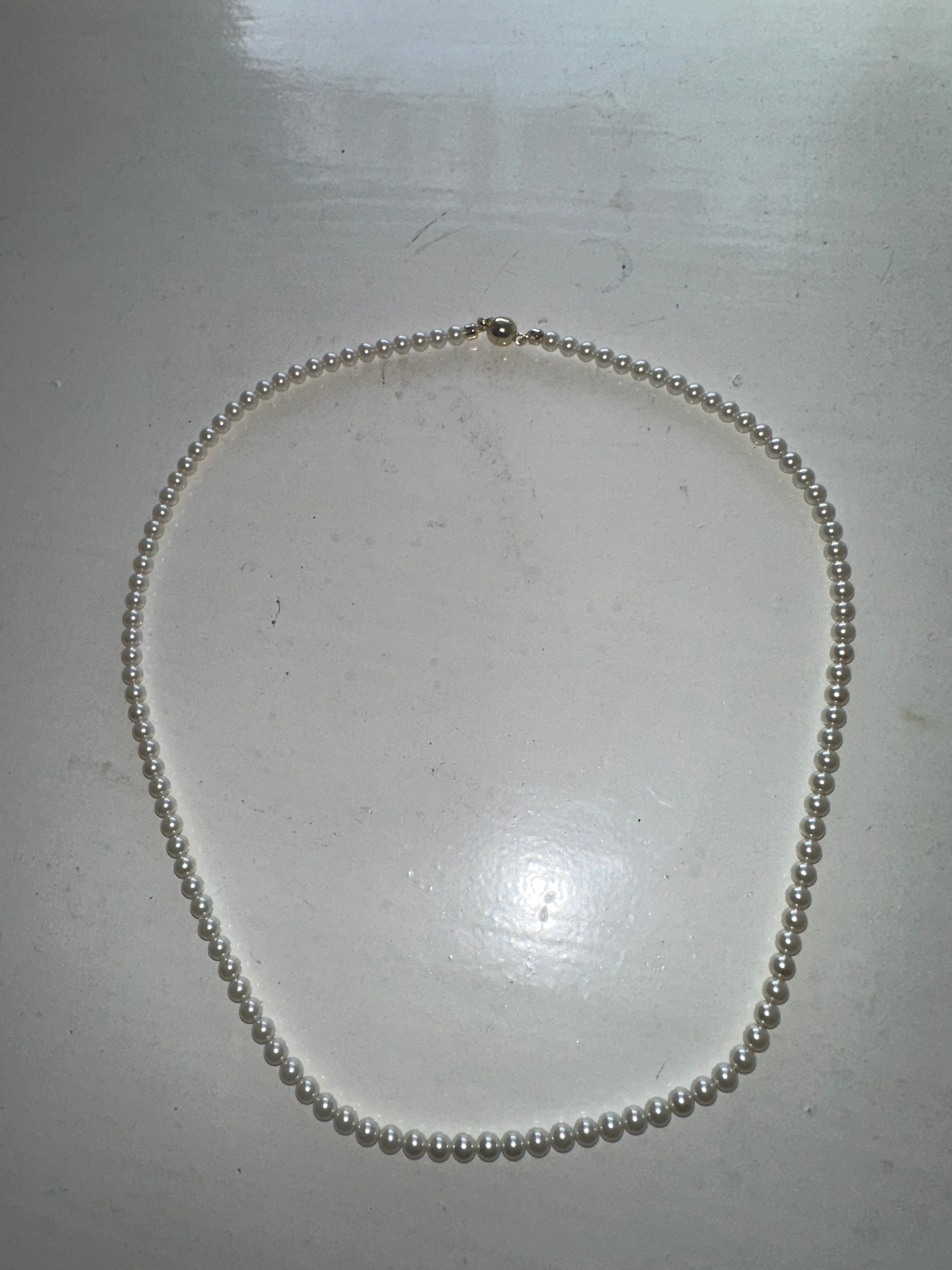Pearl necklace with magnet hook.