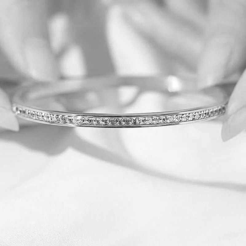 Vacuum Plating Real Gold Plated 18K Gold Solid Colour Stainless Steel Elegant Luxurious Waterproof Non Tarnish Stainless Steel Diamond Bangle
