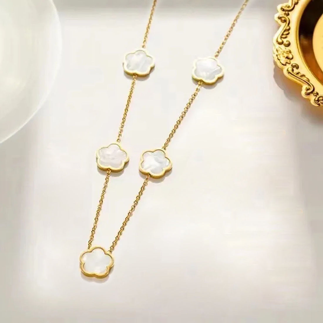 Parthenocissus Grass Stainless Steel Shell 18K Gold Plated NECKLACE Pvd Coated O-Shaped Chain Jewelry Set In Black