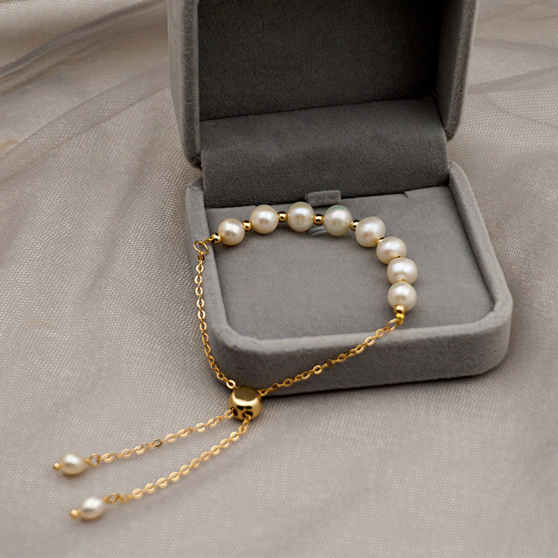 Fashion Round Pearl Titanium Steel Bracelet.Pre-Order