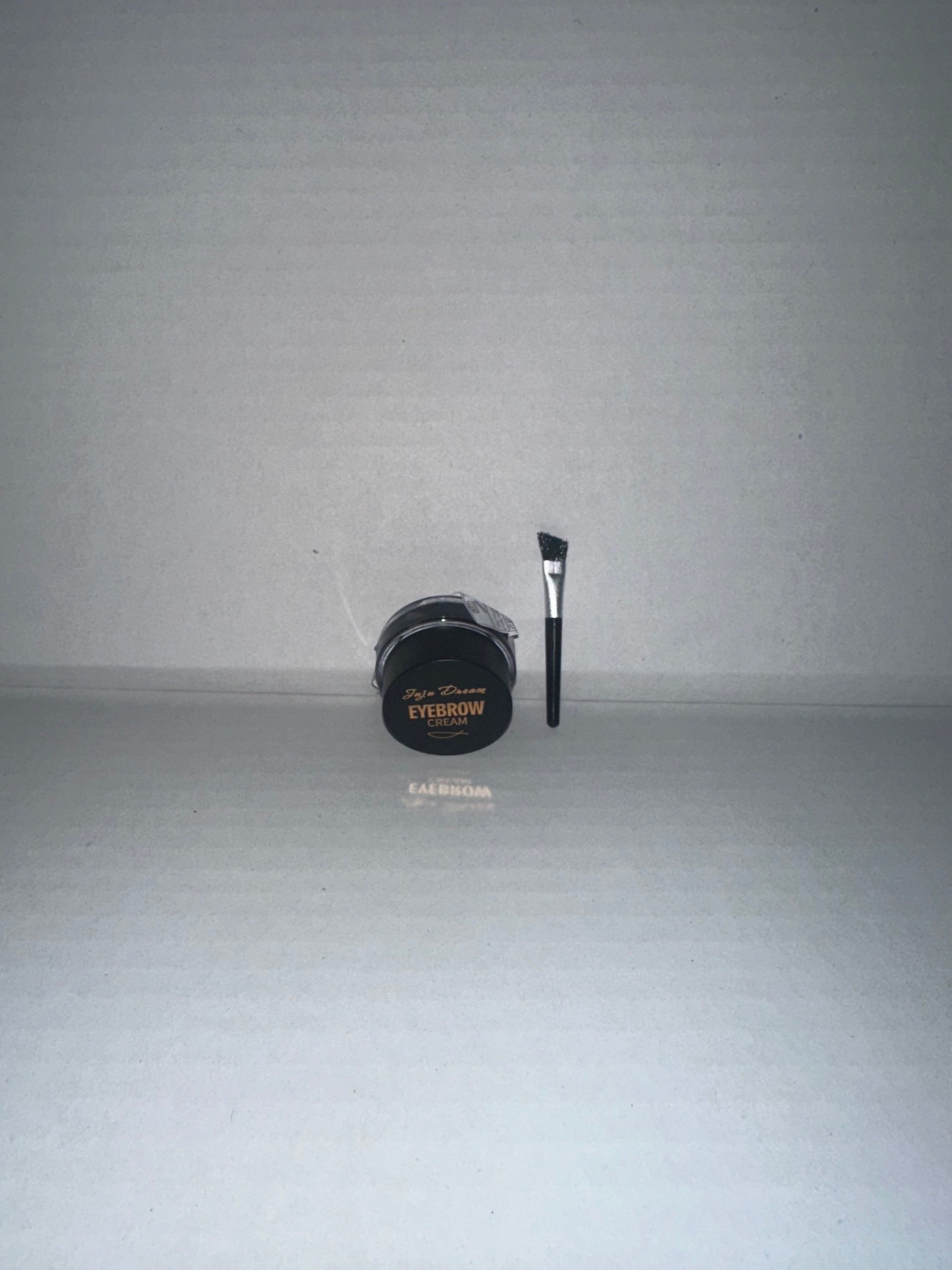 Waterproof matte eyebrow gel for sharpening and tinting your brows