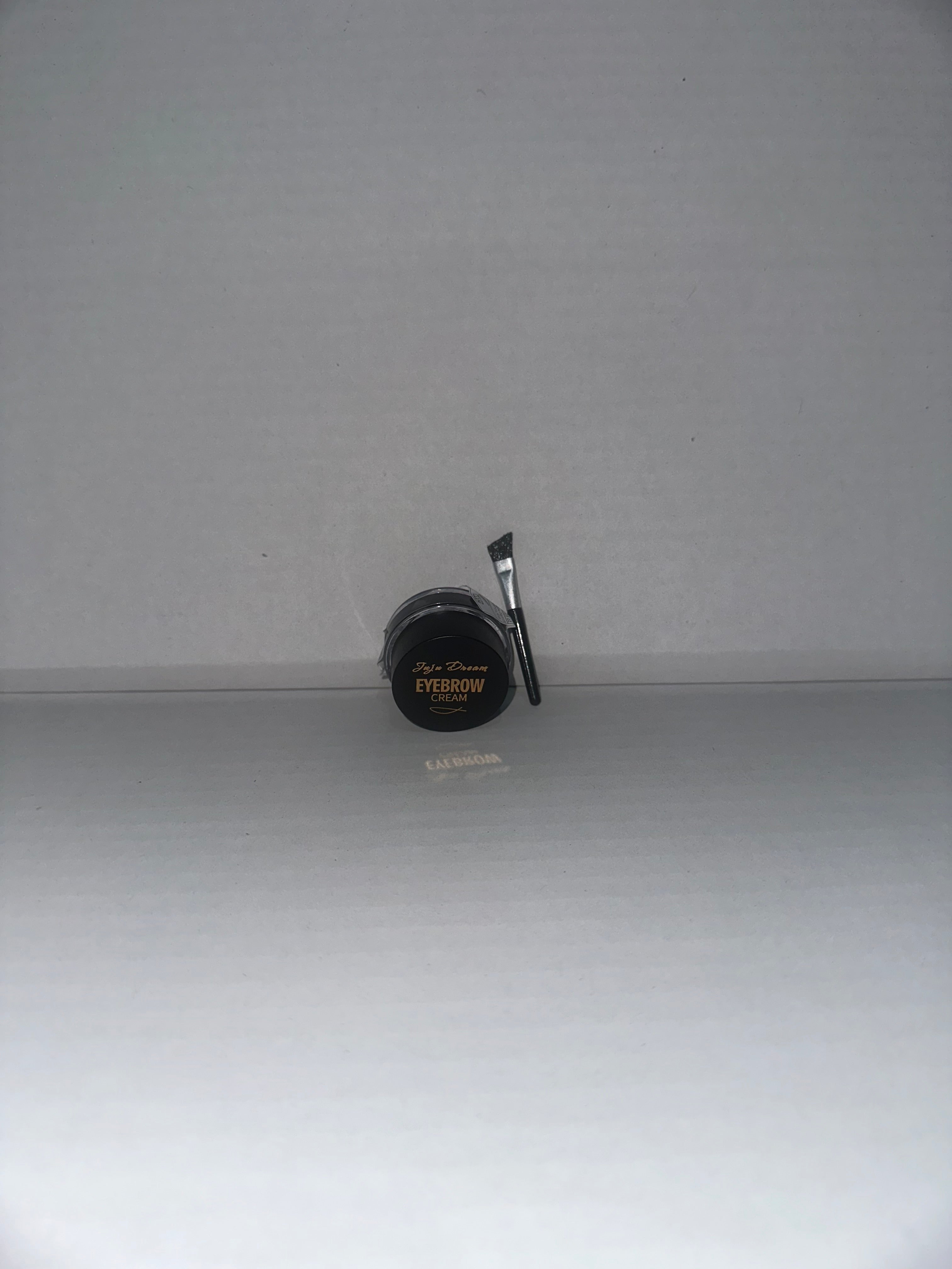 Waterproof matte eyebrow gel for sharpening and tinting your brows